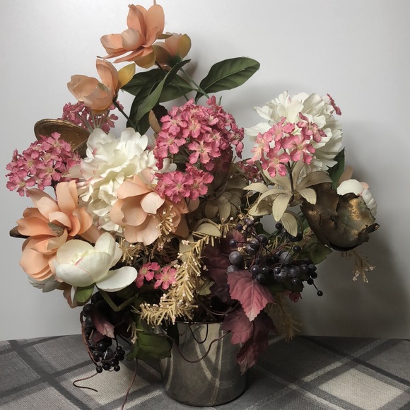 Silk Floral Arrangement - Picture 8 of 8